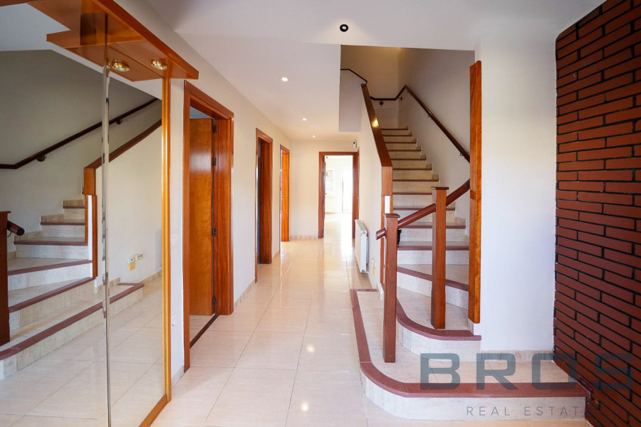 BEAUTIFUL THREE-STOREY HOUSE IN A VERY QUIET AREA – TORROELLA DE MONTGRÍ